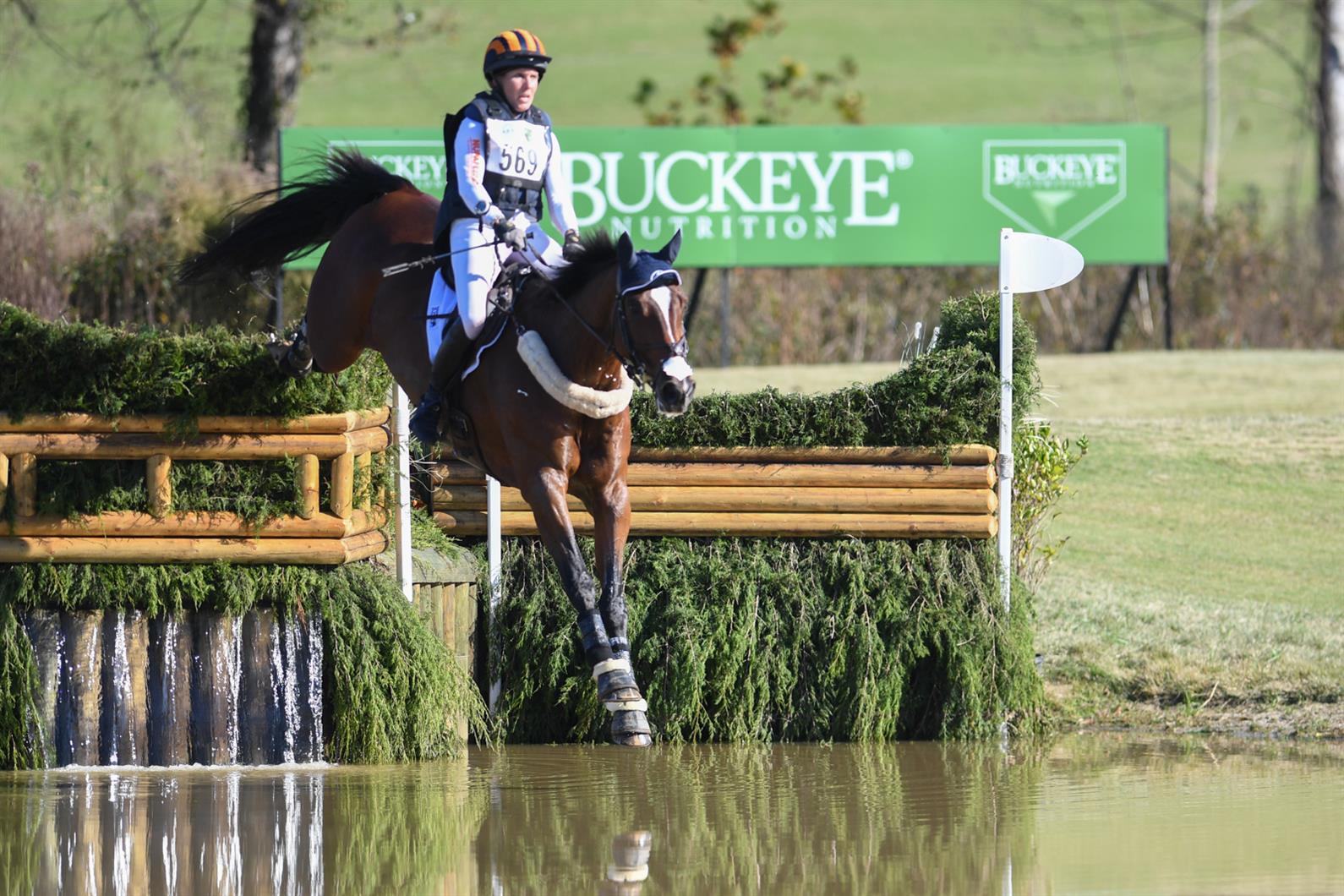 Liz Halliday-Sharp and Deniro Z dropping into the water