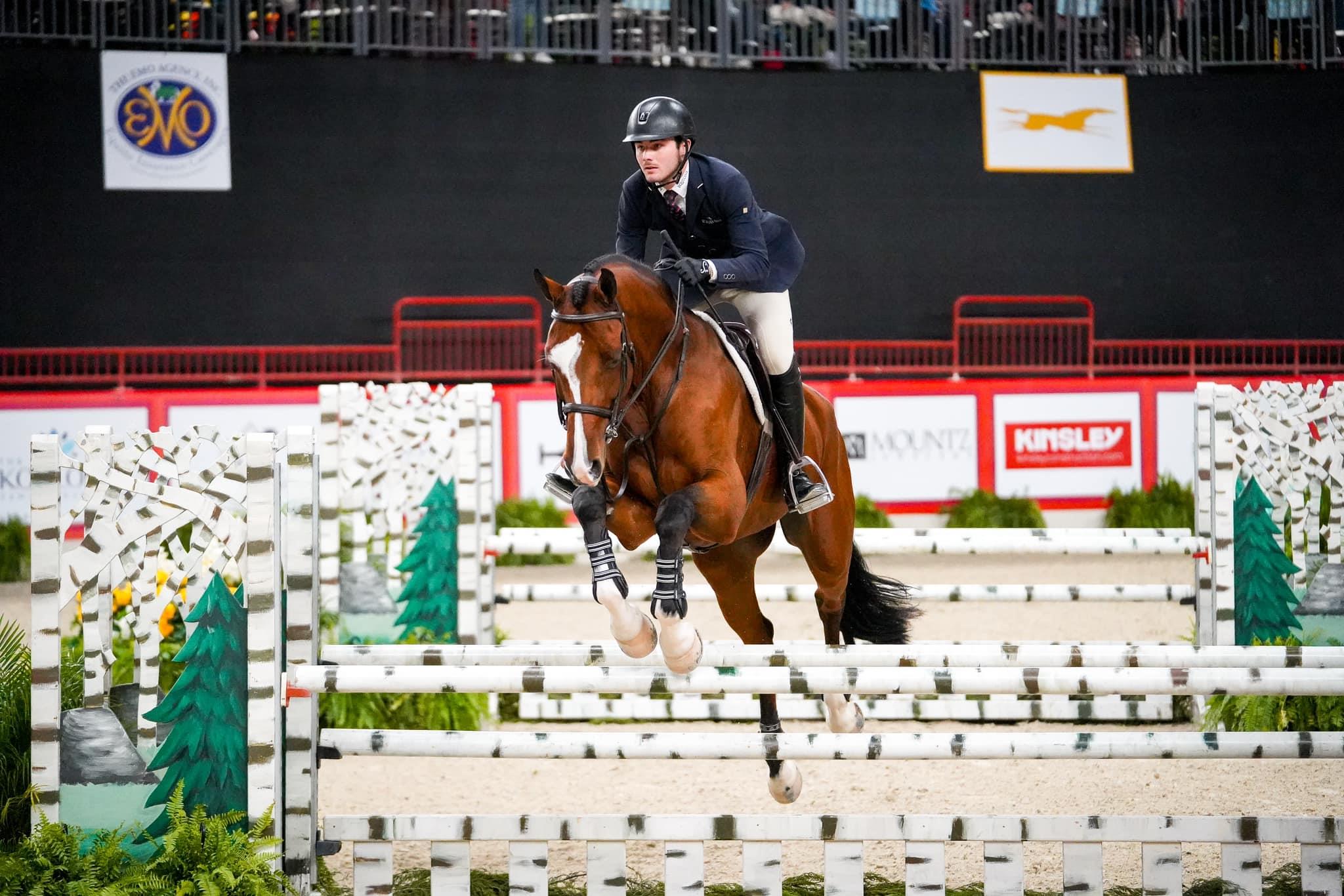 Photo showcasing the Dover Saddlery/USEF Hunter Seat Medal Final